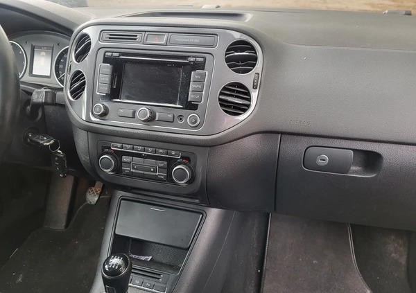 Volkswagen Tiguan cena 26500 przebieg: 227300, rok produkcji 2012 z Legnica małe 56
